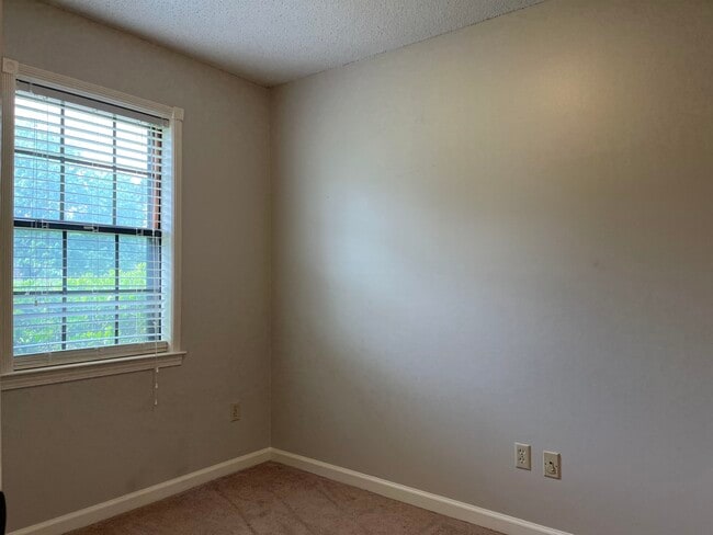 Building Photo - 1800 Allenby Rd