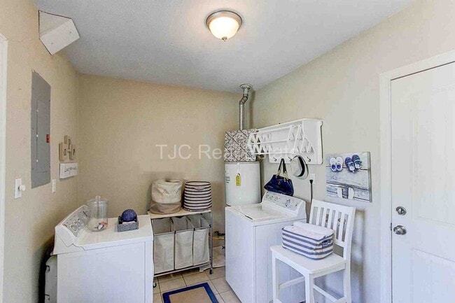 Building Photo - 795 Salem St