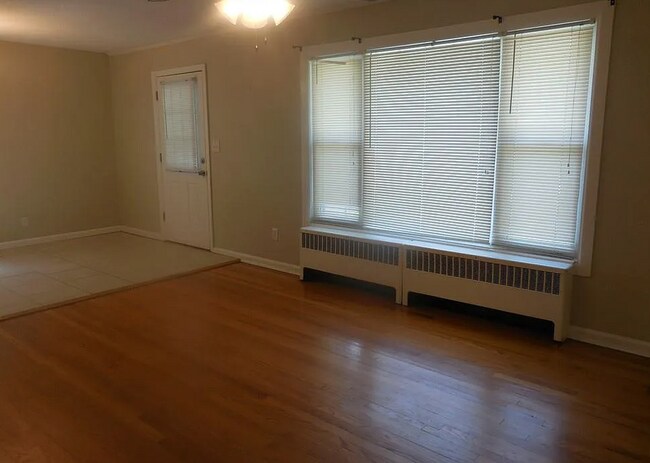 Building Photo - 20 Bauer Ln