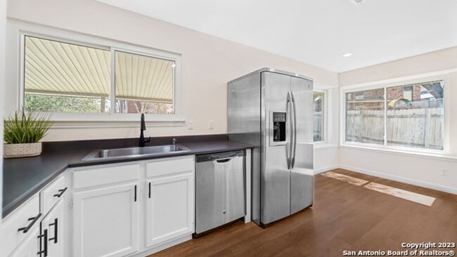 Building Photo - Newly remodeled home in Stone Oak!