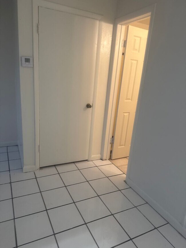 Building Photo - 139 W 28th St