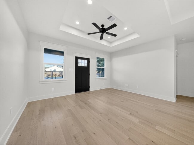 Building Photo - 5619 Chapman St