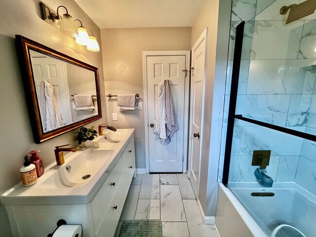 Building Photo - Charming Home in Quiet Salem Woods Cul-de-Sac