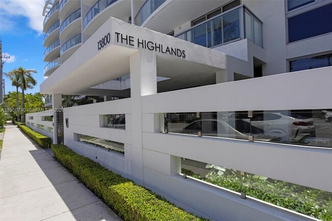 Building Photo - 13800 Highland Dr