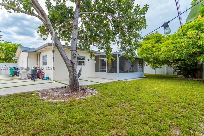 Building Photo - 4930 NW 17th St