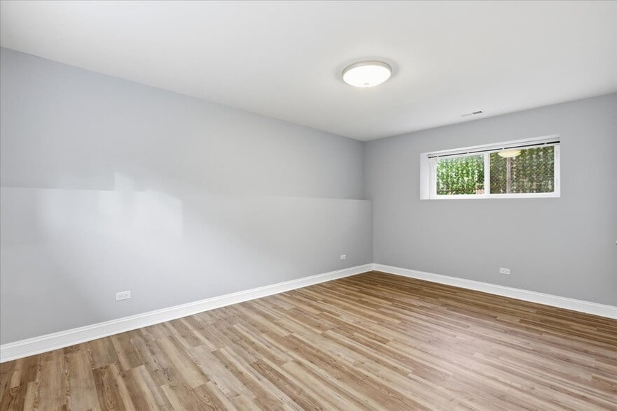 Building Photo - 1048 N Lawndale Ave