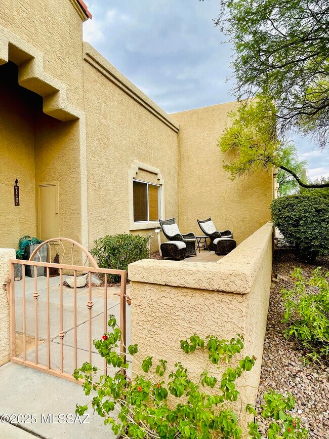 Building Photo - 12683 N Sleeping Coyote Dr