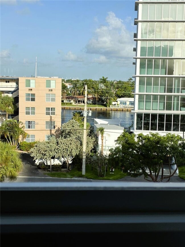 Building Photo - 400 N Riverside Dr
