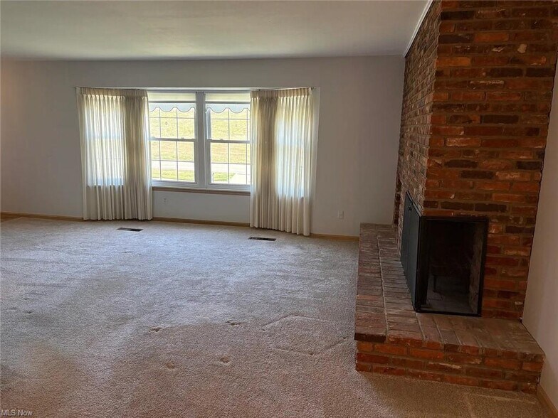 Building Photo - 7010 Carriage Hill Dr