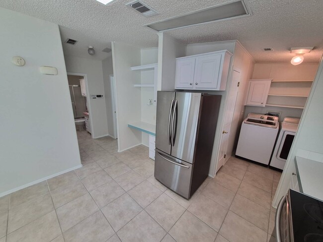 Building Photo - 2113 Sawgrass Ln