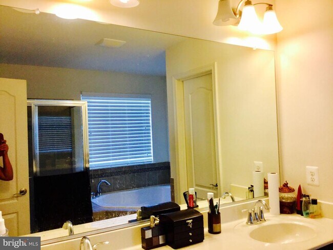 Building Photo - 42258 Castle Ridge Square