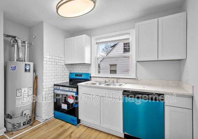 Building Photo - 501 Hazelhurst Ave