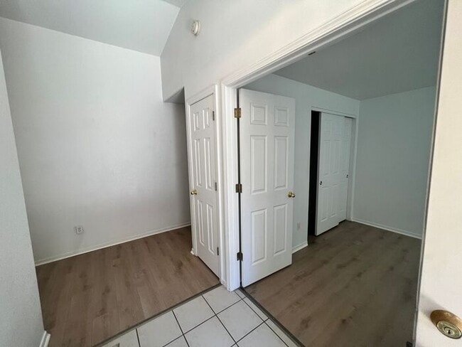 Building Photo - 1585 Roma Ct