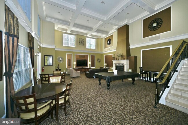 Building Photo - This impeccable 2-bedroom, 2-full bathroom condo is located in the sought-after, super-convenient...