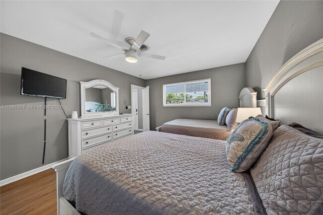 Building Photo - 2161 NE 62nd Ct