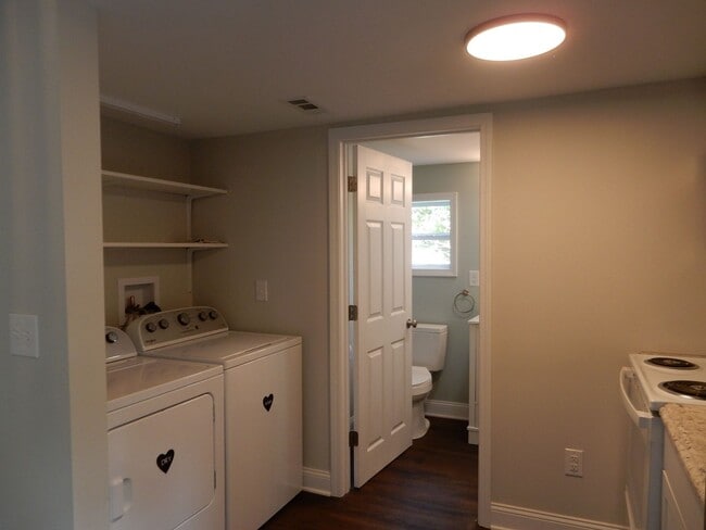 Building Photo - "Tiny" home offers one level living - WALK...