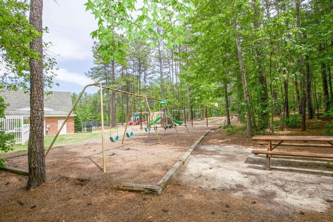 Building Photo - "Spacious 4-Bedroom Gem with 2.5 Baths at ...