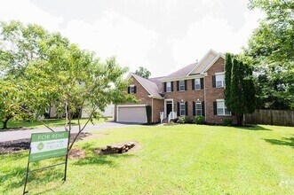Building Photo - Spacious beautiful 5 bedroom 2.5 bath home...