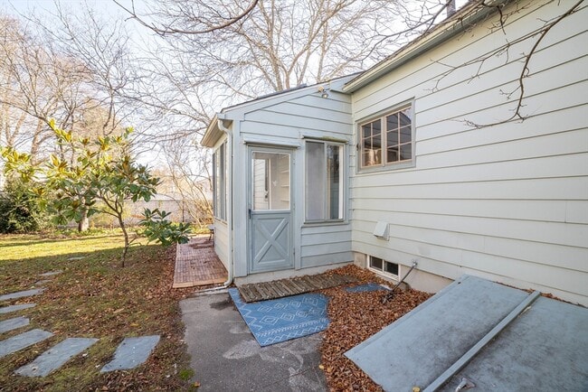 Building Photo - 47 Florence St