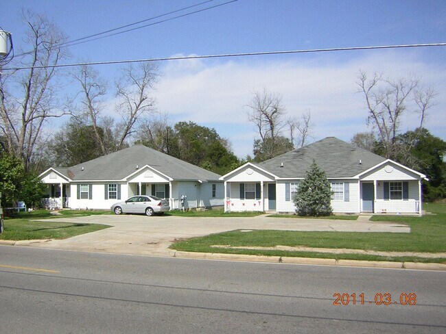 Building Photo - 208 BROAD D