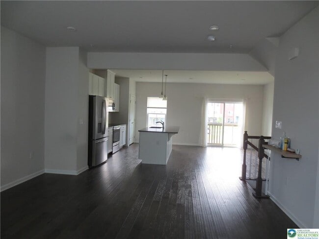 Building Photo - 2407 Cook Dr
