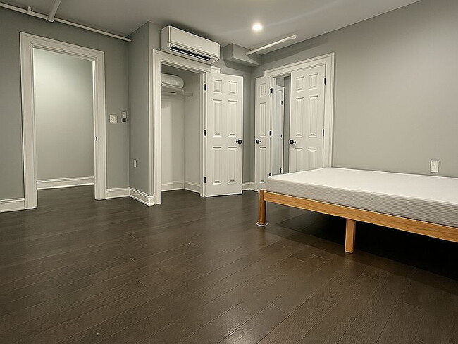Building Photo - "Charming 2-Bedroom Apartment on Jefferson Ave – Your Ideal Brooklyn Retreat!"