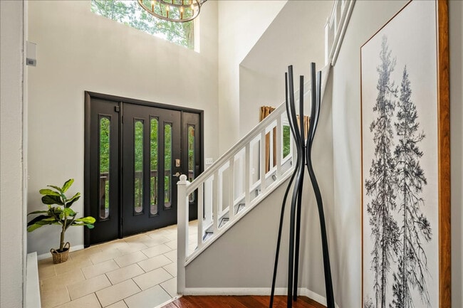 Building Photo - 1825 Jennifer Dr