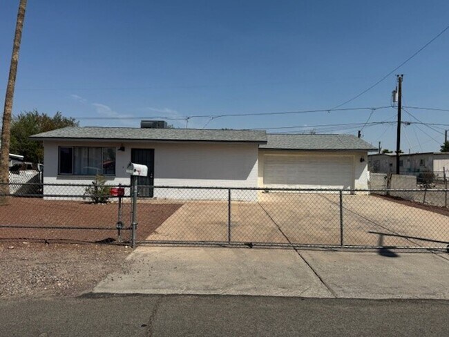 Primary Photo - 2BR Remodeled and Updated, Large cement pa...