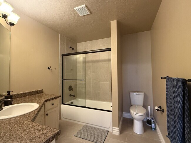 Building Photo - 824 Meadow Marsh Dr