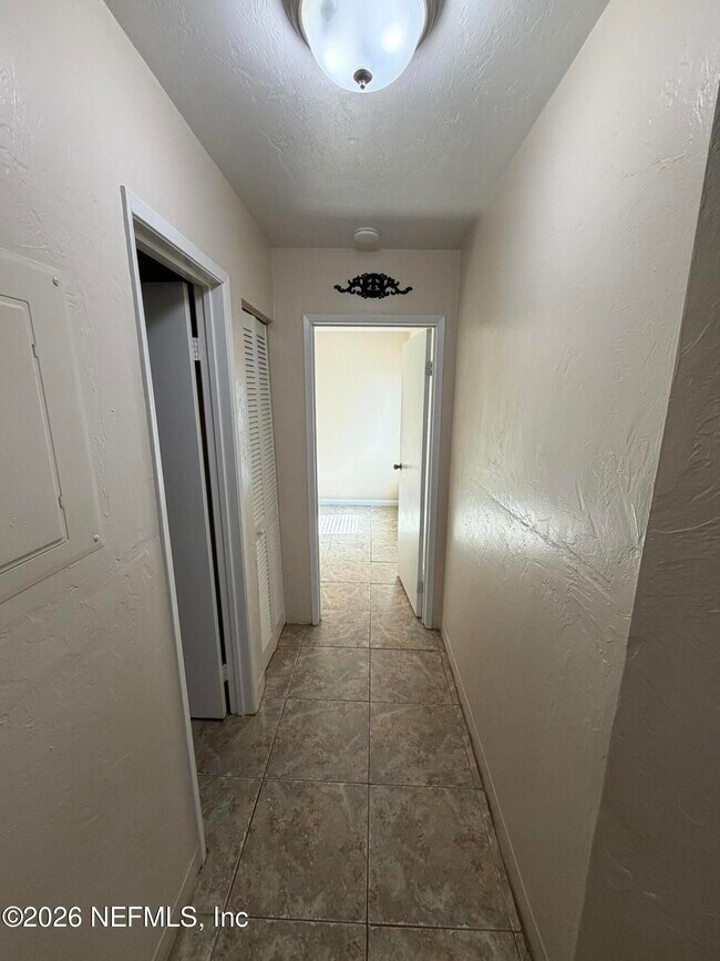 Building Photo - 1225 Songbird Ln