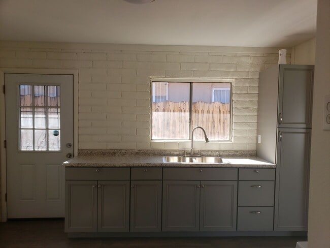 Building Photo - Remodeled/Updated home for Rent.