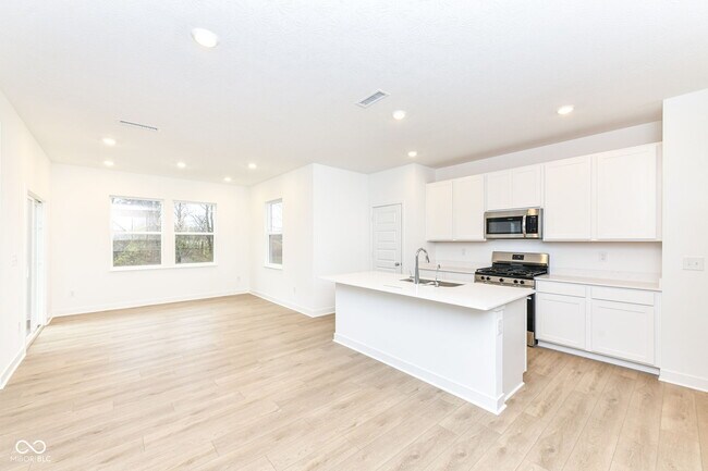 Building Photo - 16913 Sherwin Ct