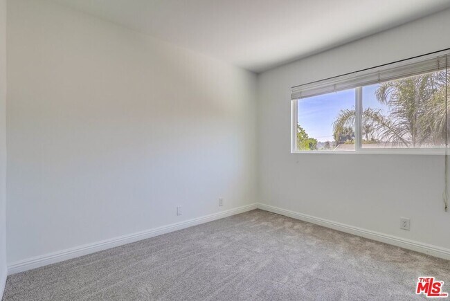 Building Photo - 687 Mt Carmel Dr