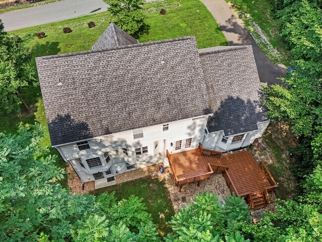 Building Photo - 24 Crestwood Ln