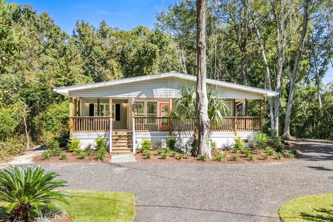 Building Photo - Spacious 4 Bedroom 2 bath home in Pawley's Island