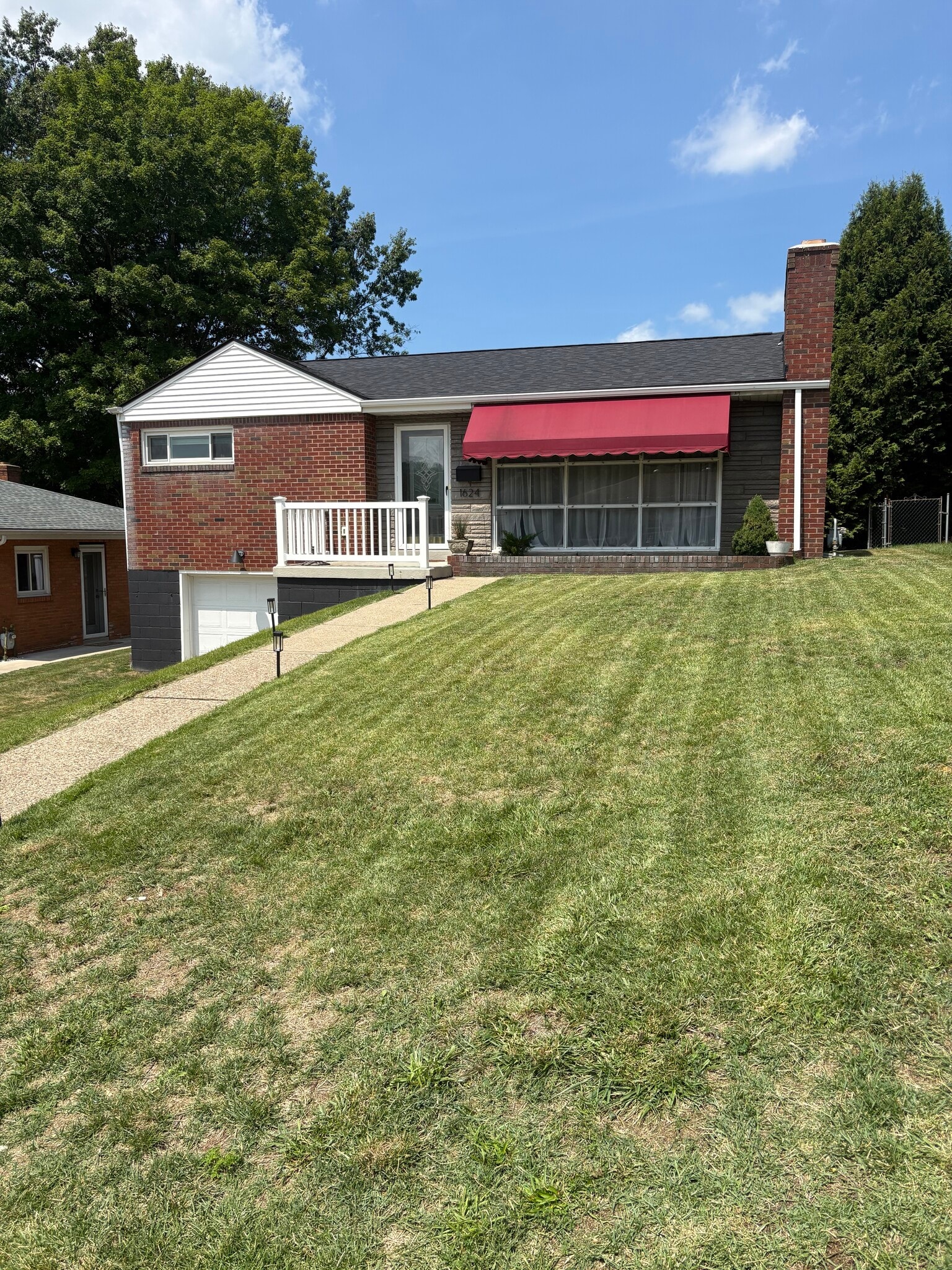 Building Photo - 1624 Sillview Dr