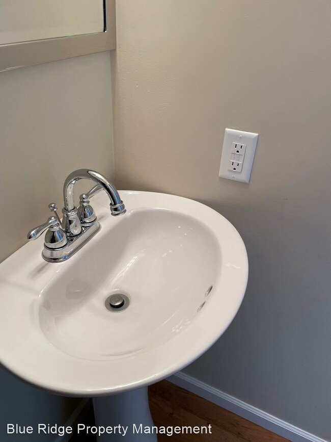 Building Photo - 2 br, 1.5 bath House - 730 Sir Echo Drive ...