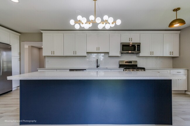 Building Photo - 1655 Whispering Oaks Dr