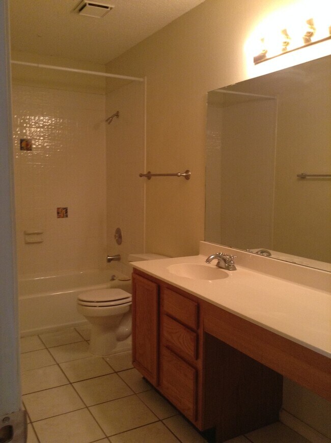 Building Photo - 16703 Coral Glade