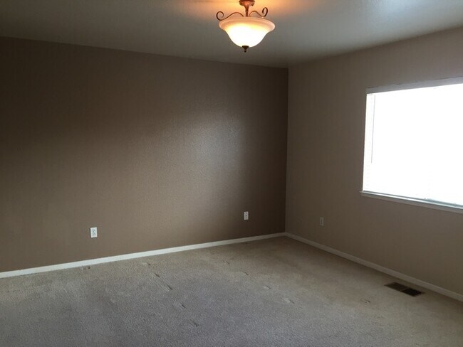 Building Photo - Beautiful home with RV Parking!!!!!!