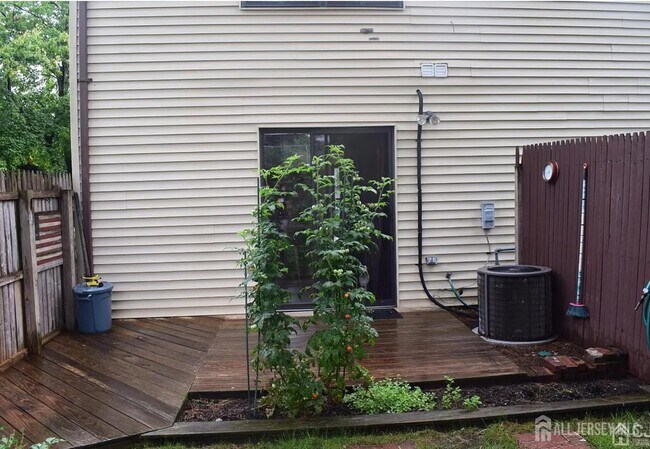 Building Photo - 115 Willett Ave