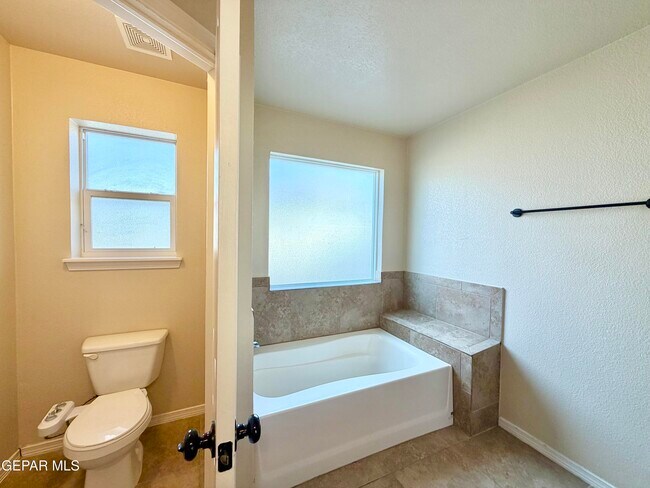 Building Photo - 14213 Ranier Point Dr