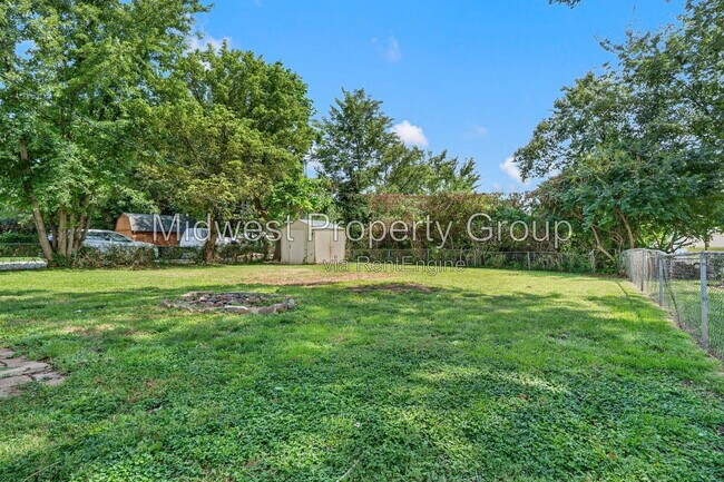 Building Photo - 1446 Vero Dr