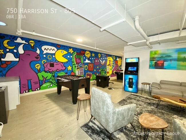 Building Photo - Cute Studio Downtown! 8 Weeks Free!!