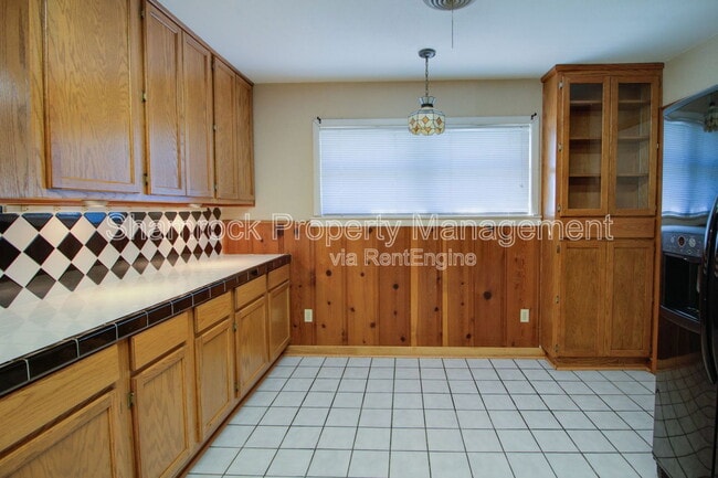 Building Photo - 315 Estates Dr