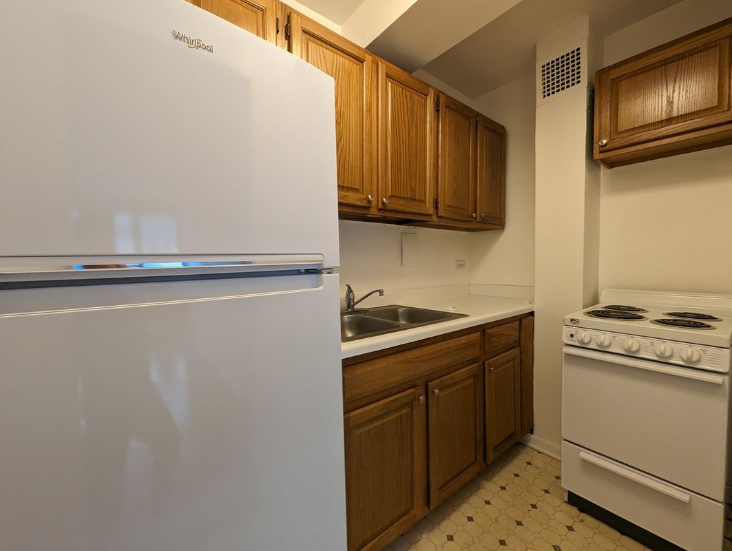 Building Photo - 4180 N Marine Dr