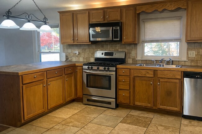 Building Photo - 832 S Bois D Arc Ave