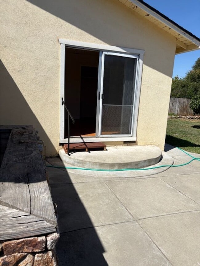 Building Photo - Beautiful 3 Bedroom, 1 Bathroom house