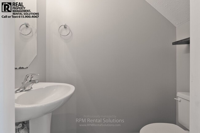 Building Photo - Amazing Smyrna 3BR townhome END-UNIT, just 1 mile from I-24!