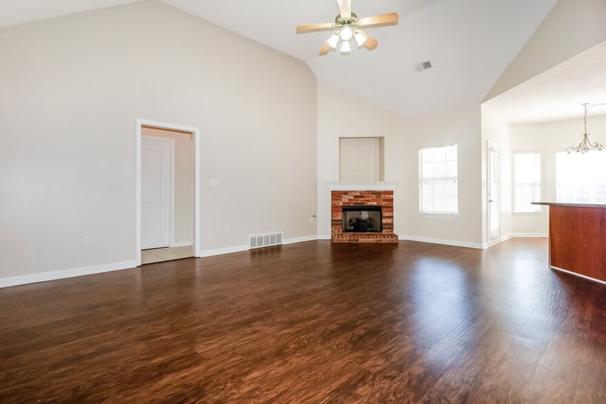 Building Photo - 1384 Carlton Ridge Dr